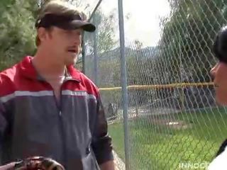 性感 褐发女郎 女孩 得到 性交 由 她的 softball coach