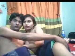 देसी क्यूट टीन गर्ल खेलने साथ उसकी प्रेमी पर cam-mms