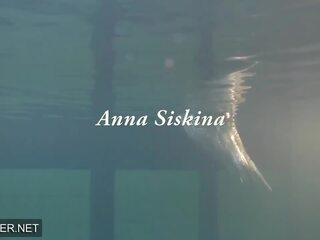 Kuum suurepärane step-sister anna siskina koos suur tissid sisse a ujumine