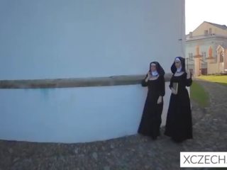 Τρελό bizzare πορνό με catholic μοναχές και ο τέρας!