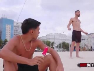 Novinho dando professionista pirocudo fare calçadão de copacabana