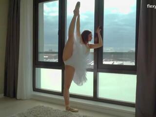 Rosyjskie duży cycki gimnastyk alica bruno spready nogi naprawdę dobrze