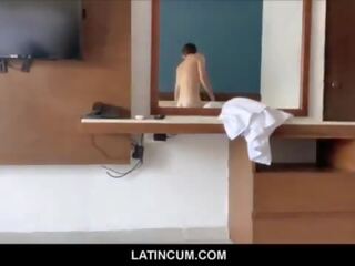 Latincum&period;com - łaciński hotel pracownik juvenile pieprzony przez przystojniak latino octavio