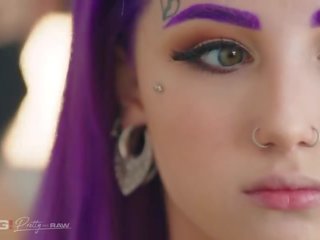 Nádherný inked purple vlasy dospívající chce hrubý dospělý film dospělý video klipy