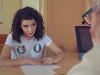 Obraznic adolescenta inpulit de mare manhood bunic cums în ei gură cu cumplay