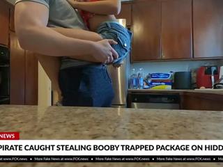 Najstnice thief zasačeni stealing booby trapped package odrasli video video posnetki