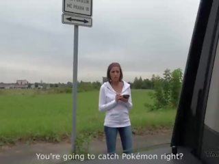 Super heet pokemon jager rondborstig kindje convinced naar neuken vreemdeling in driving busje