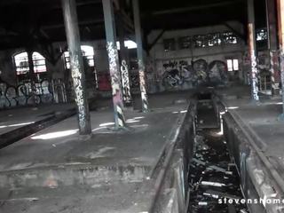 Siya makakakuha ng walang buto sa pamamagitan ng jason sa isang abandoned railway area! stevenshame.dating may sapat na gulang film palabas