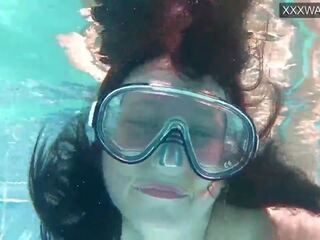 Minnie manga dhe eduard spermë në the duke notuar pishinë: x nominal video 72